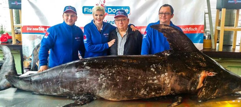 Größter Schwertfisch Deutschlands bei Fisch Domke