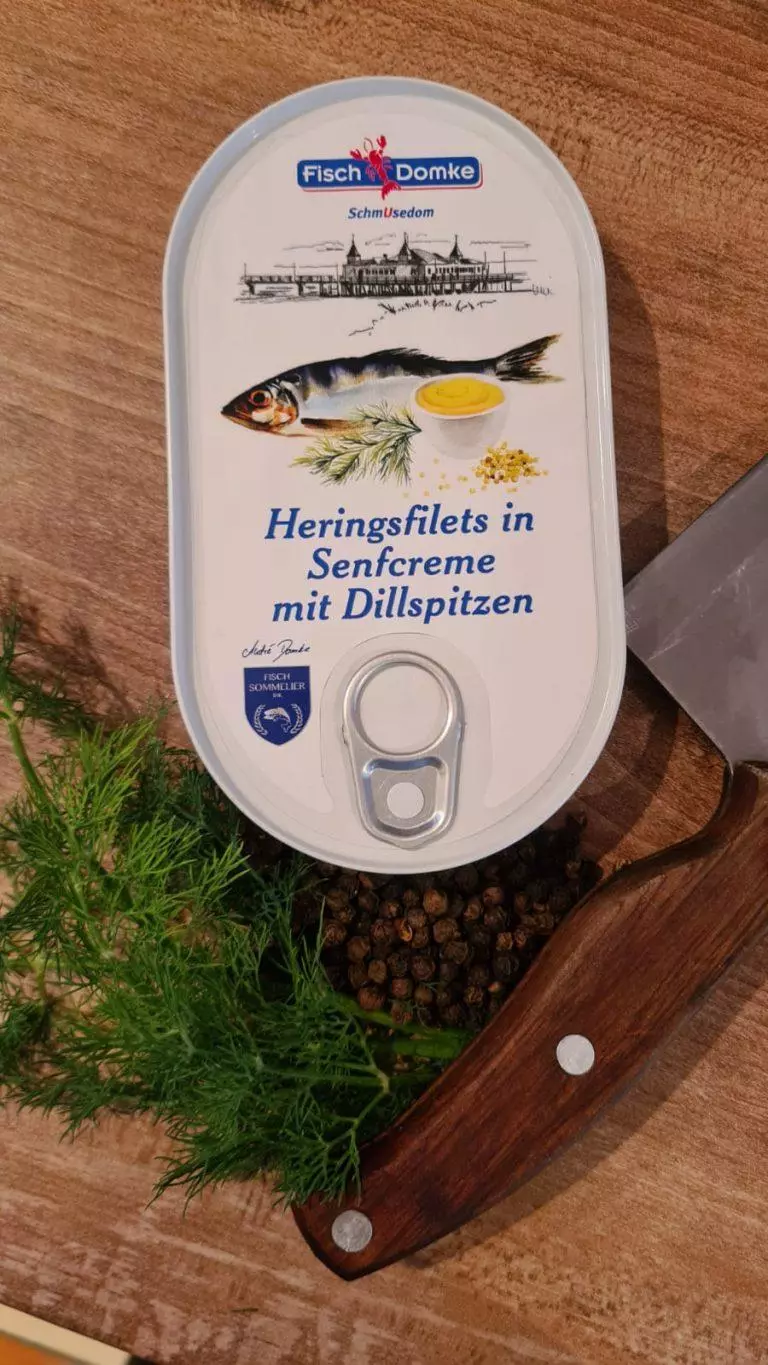 Heringsfilet in Senfcreme mit Dillspitzen
