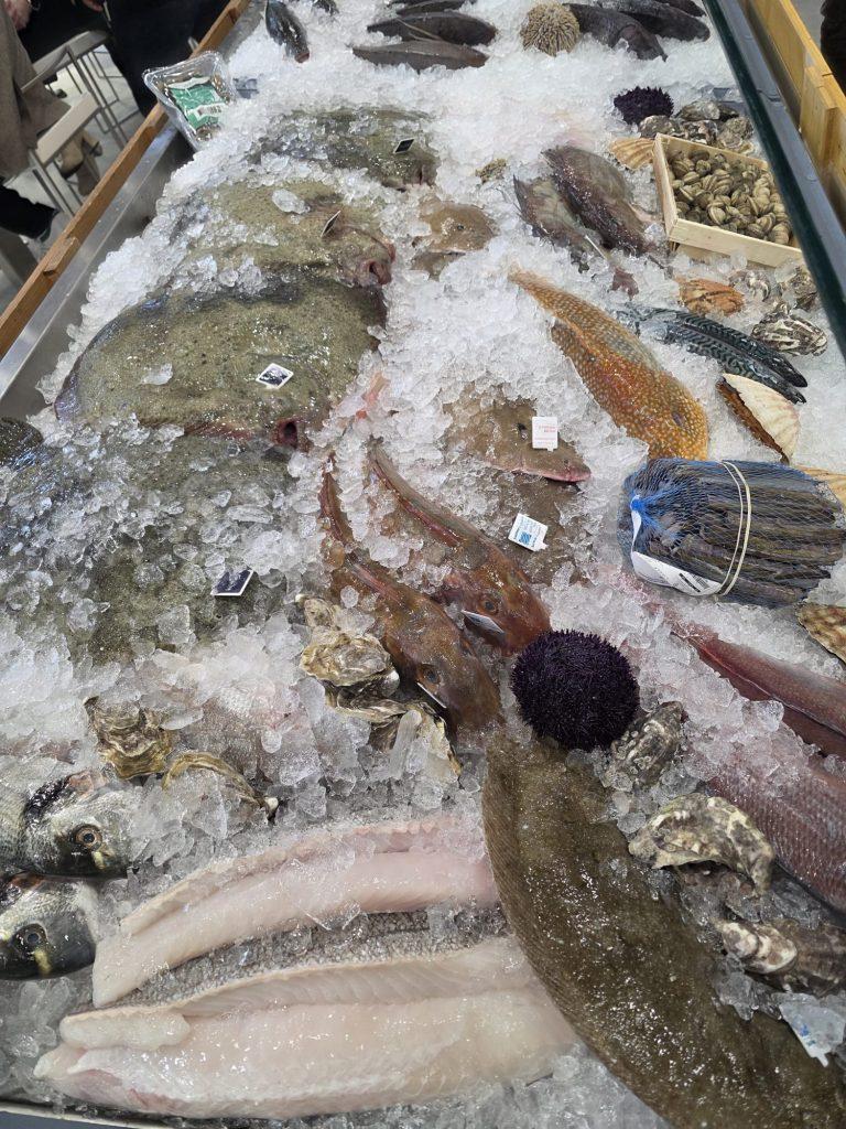 Fisch und Meerestiere auf der Kühlung