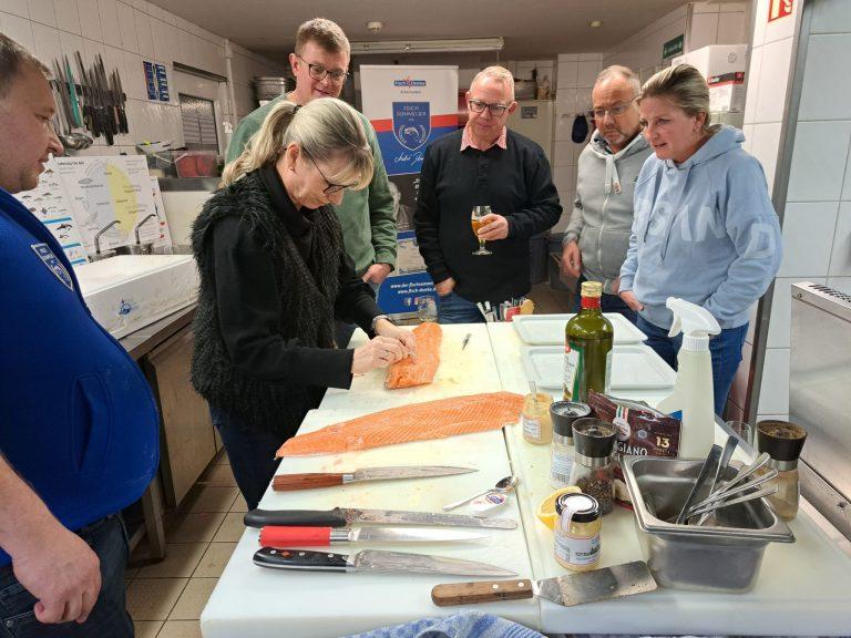 Aktiv beim Gräten ziehen