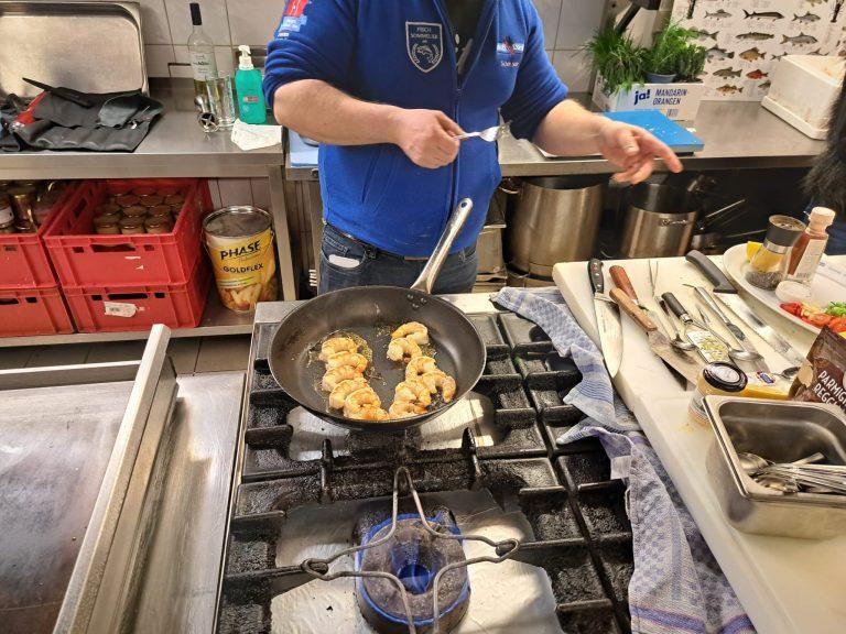 Fisch wird gebraten