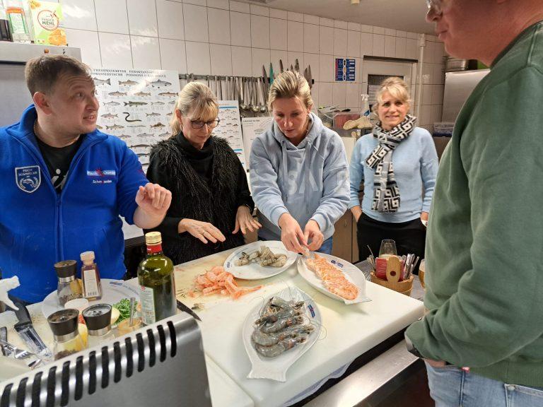 Teilnehmer helfen mit