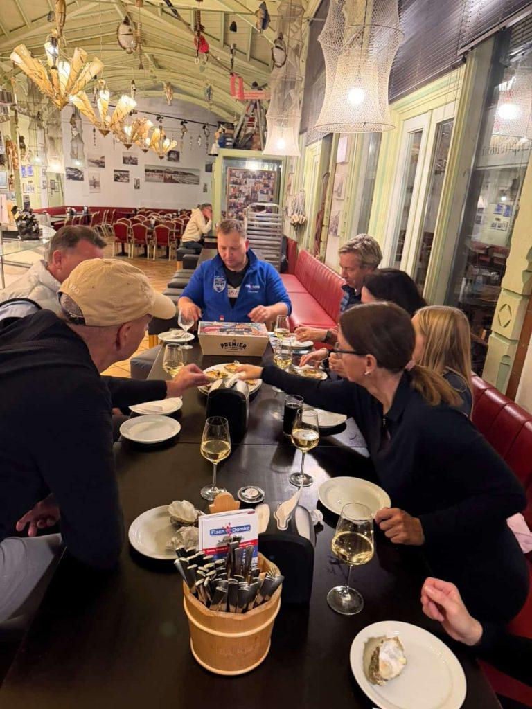 André Domke kocht mit Freunden