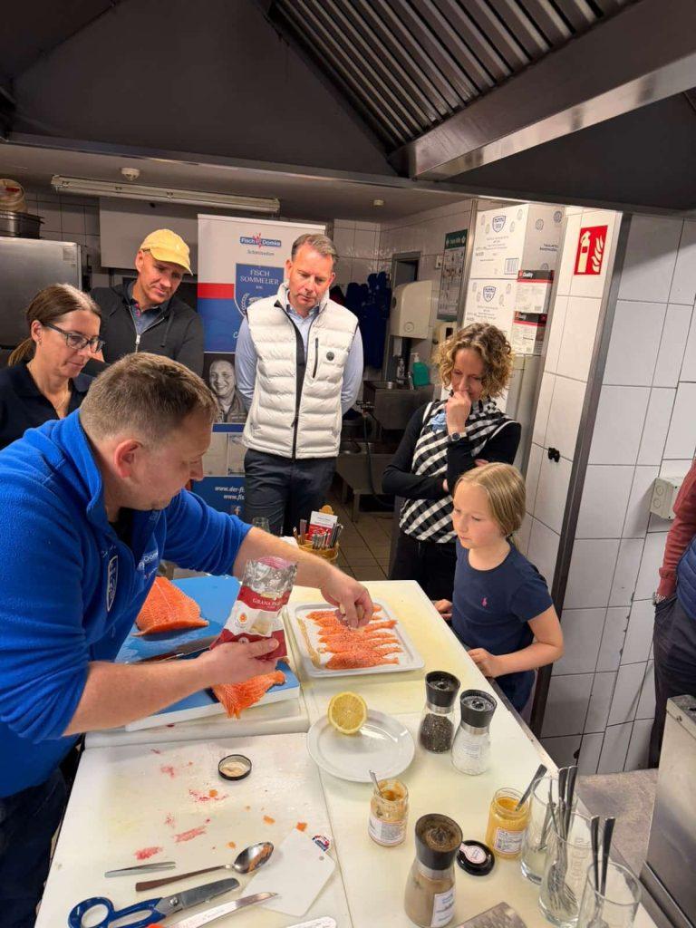 André Domke kocht mit Freunden