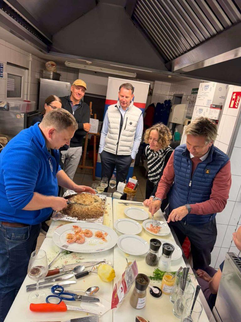 André Domke kocht mit Freunden
