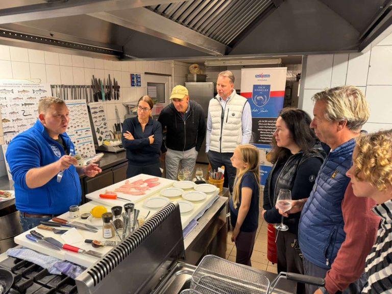 André Domke kocht mit Freunden