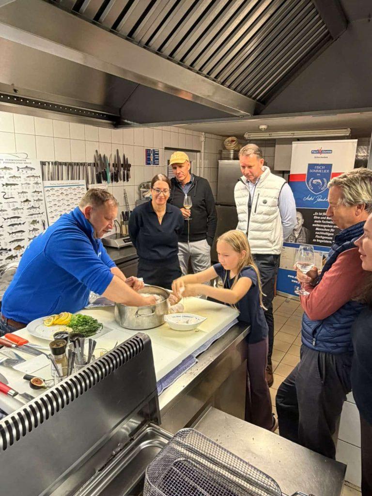 André Domke kocht mit Freunden